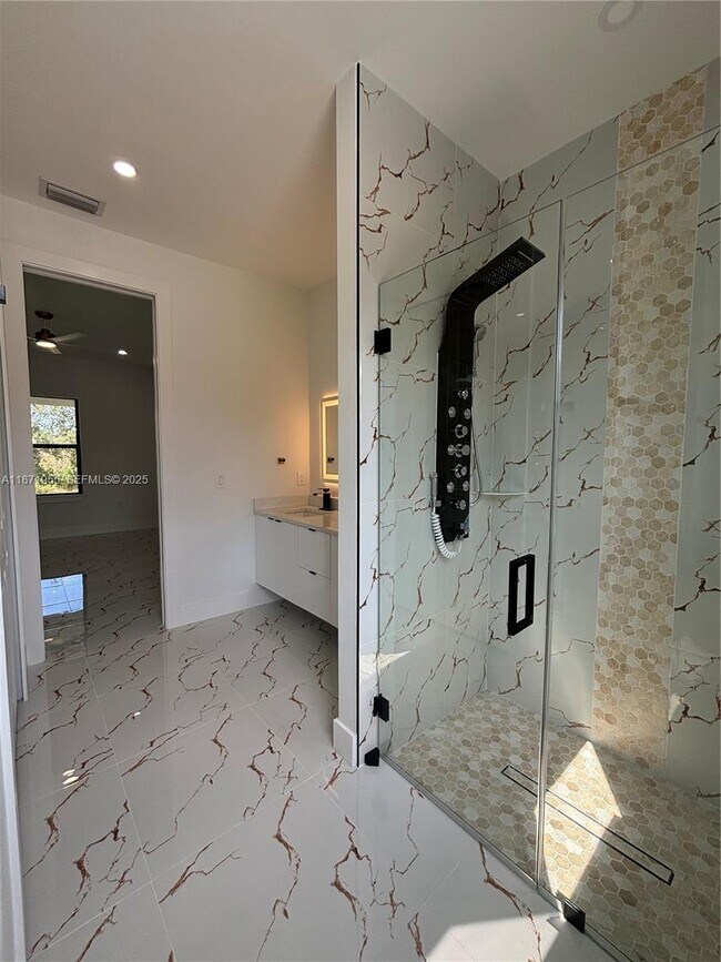 Building Photo - 3109-3109 9th St SW