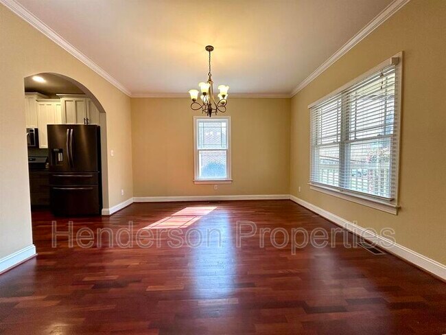 Building Photo - 2229 Chesterfield Ave