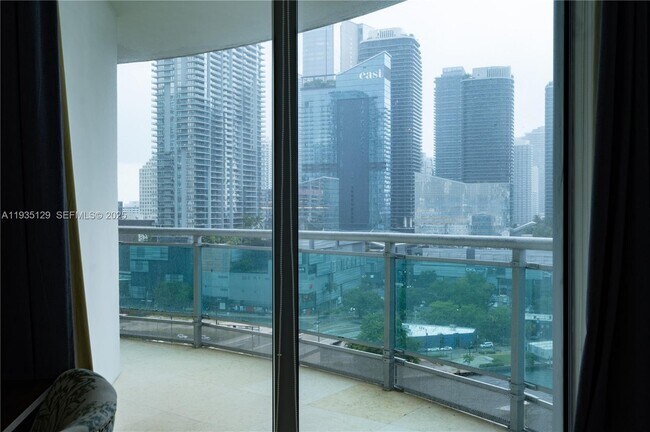 Building Photo - 350 S Miami Ave