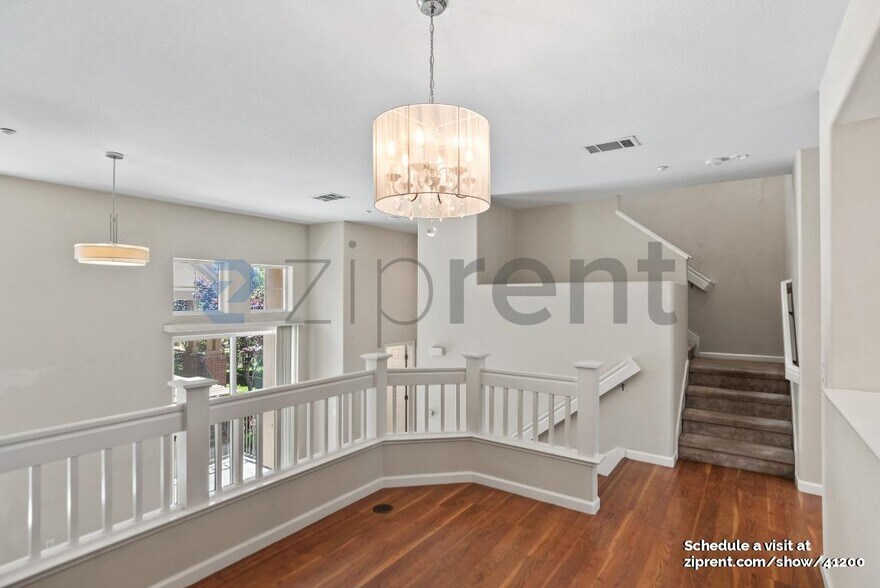 Building Photo - 1076 Sapphire Terrace