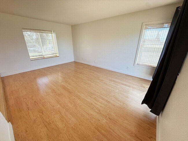 Building Photo - Stunningly Upgraded 3 Bed/2.5 Bath Home