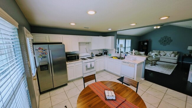 Building Photo - 5714 Turner Oaks
