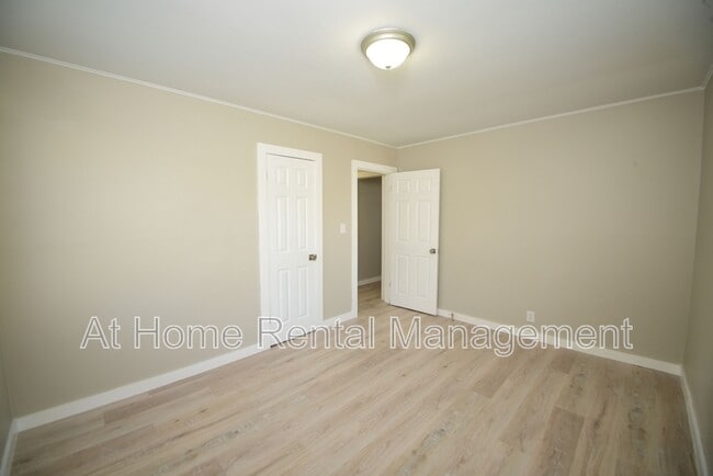 Building Photo - 424 S 73rd E Ave