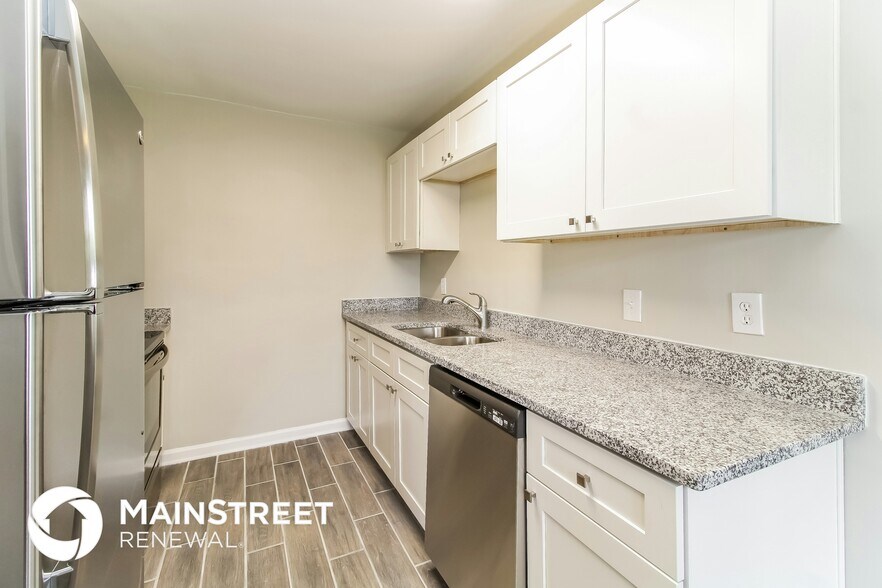 Building Photo - 1405 Wayside Dr