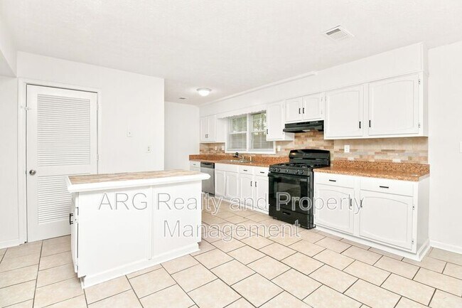 Building Photo - 2142 Fairway Ct SE