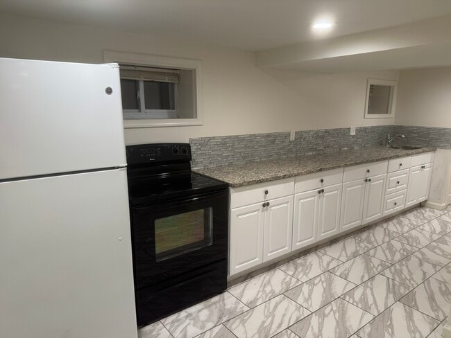 Building Photo - 1304 2nd Rd