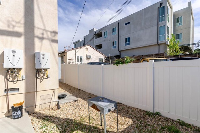 Building Photo - 9920 Pinewood Ave