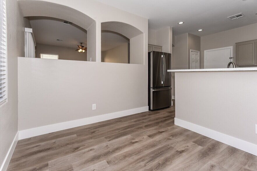 Building Photo - 892 Shining Rose Pl