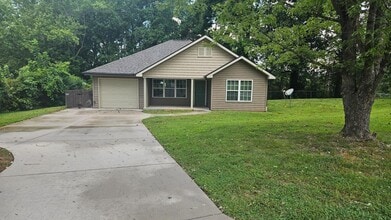 Building Photo - 7225 Periwinkle Rd