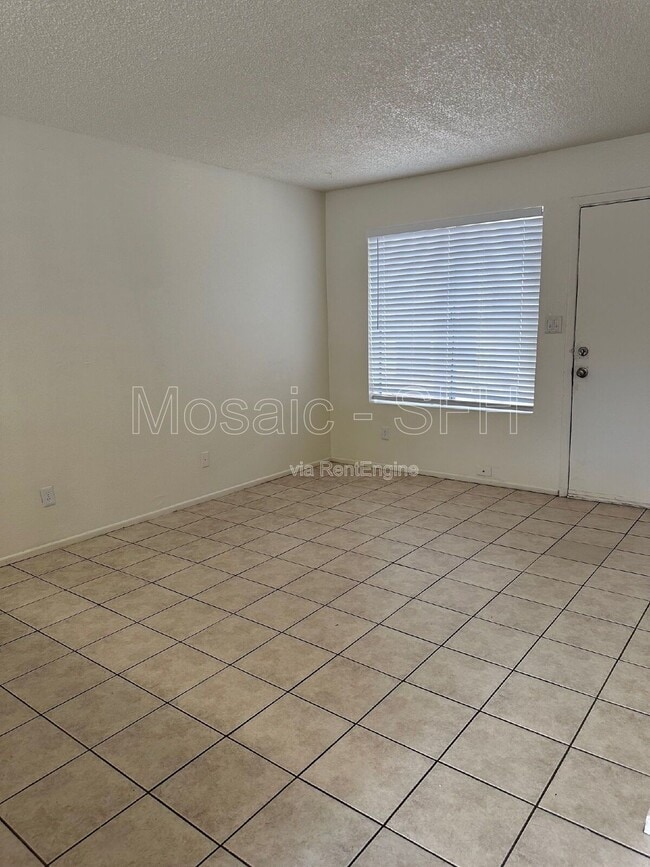 Building Photo - 2440 E Waltann Ln