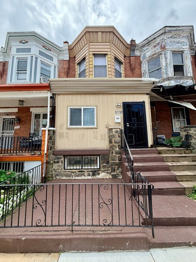 Building Photo - Available Now - Pet-Friendly 3-Bedroom Home in West Parkside