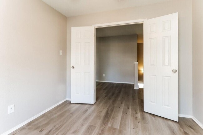 Building Photo - 16770 N Thrasher Dr
