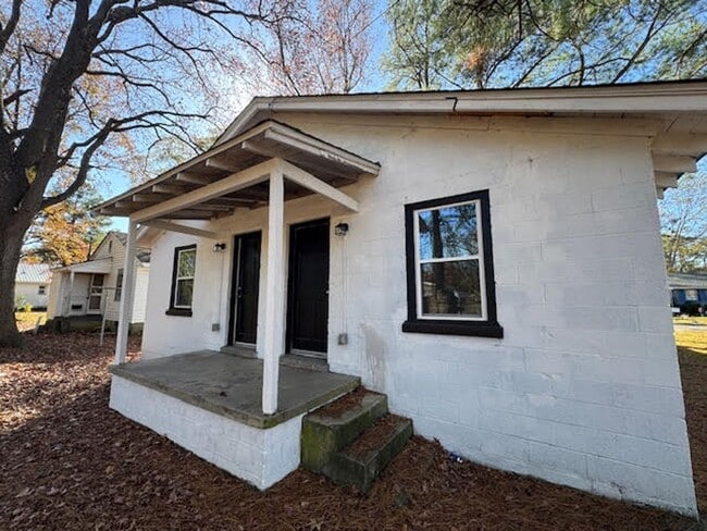 Building Photo - 405-405 Lane St SE