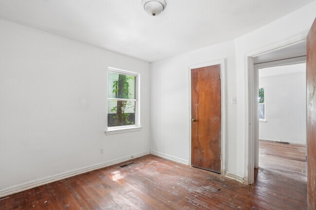 Building Photo - 7827 Rugby Ave