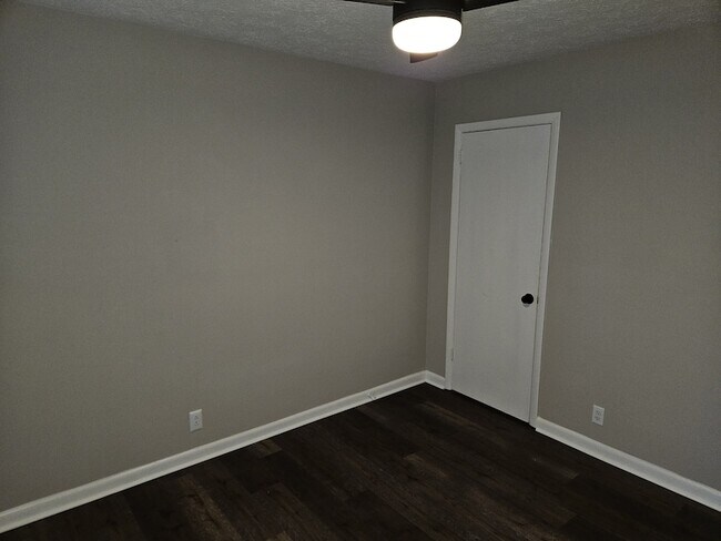 Building Photo - 101 Edgewood Dr