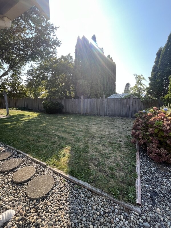 Building Photo - 841 Garden Dr