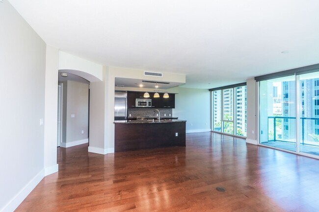 Building Photo - Allure Waikiki - 2 bedroom, 2 bath with 1 ...