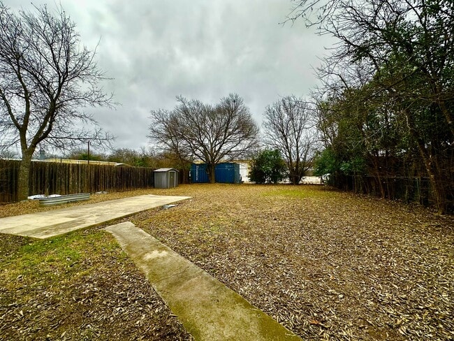 Building Photo - 2/1 Home