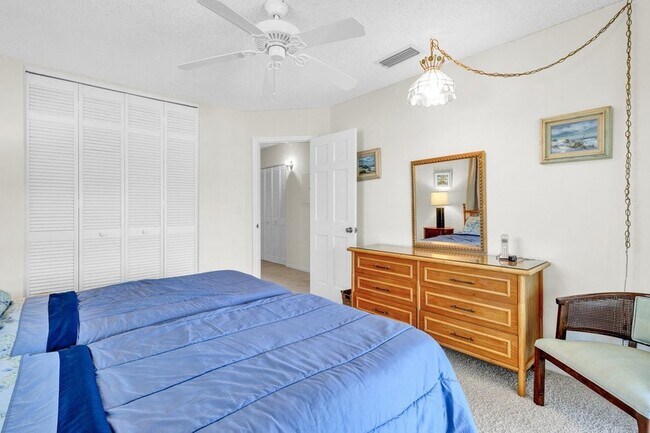 Building Photo - 1441 Ocean Dr