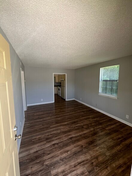 Building Photo - 908 Trailwood Cir