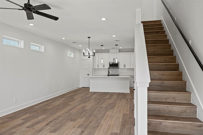 Building Photo - 8417 Venus St