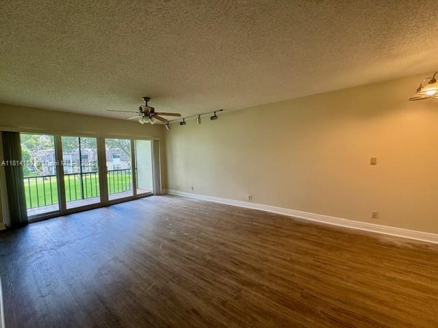 Building Photo - 3123 Oakland Shores Dr
