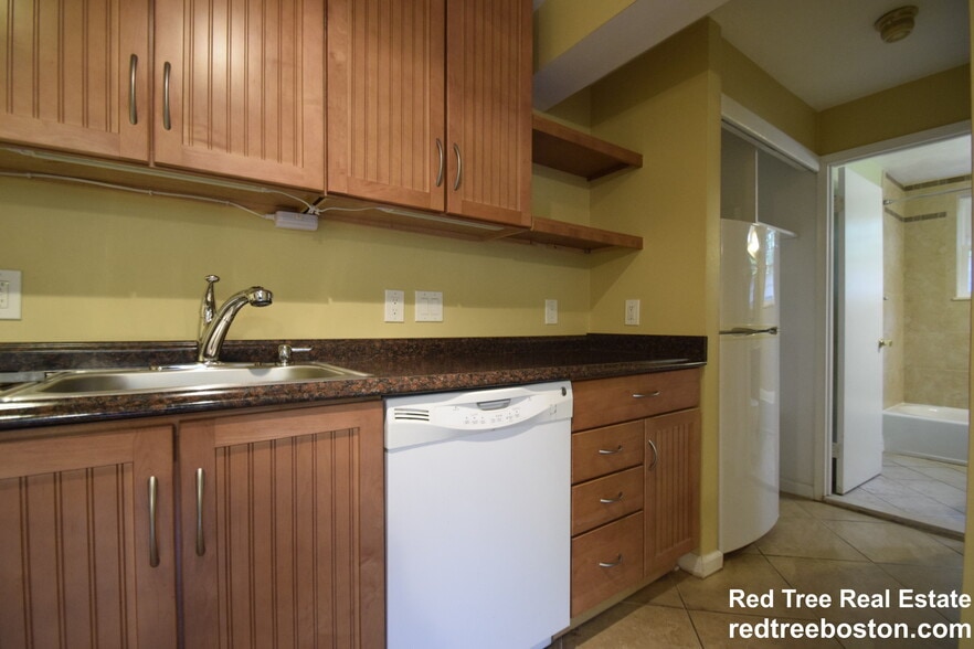 Building Photo - 1 Colonial Village Dr