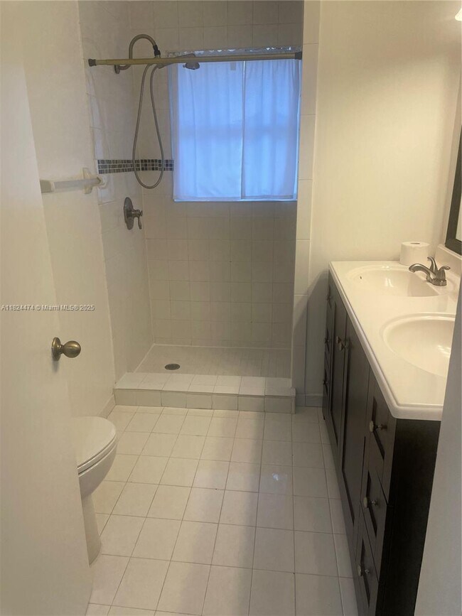 Building Photo - 16852 SW 148th Ave