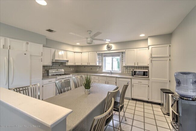 Building Photo - 24 Mt Dr