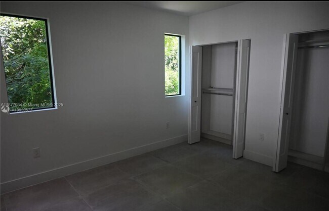 Building Photo - 14 Coral Dr