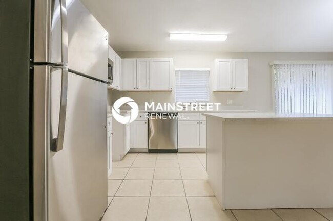 Building Photo - 3 Bedroom Pet-Friendly Home in north port,...