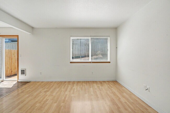 Building Photo - 5260-5262 Springcrest Drive
