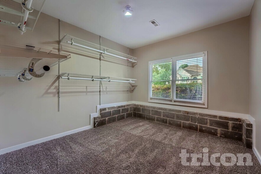 Building Photo - 4 Stonehenge Ct