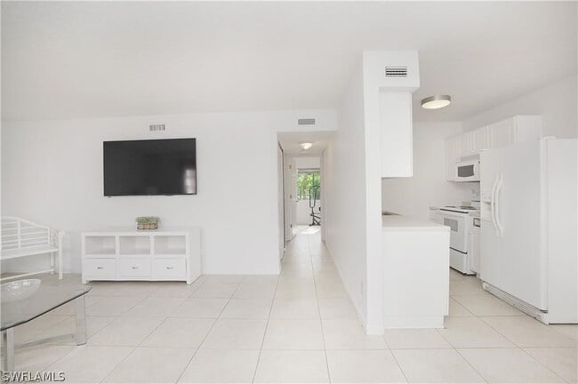 Building Photo - 4635 Bayshore Dr