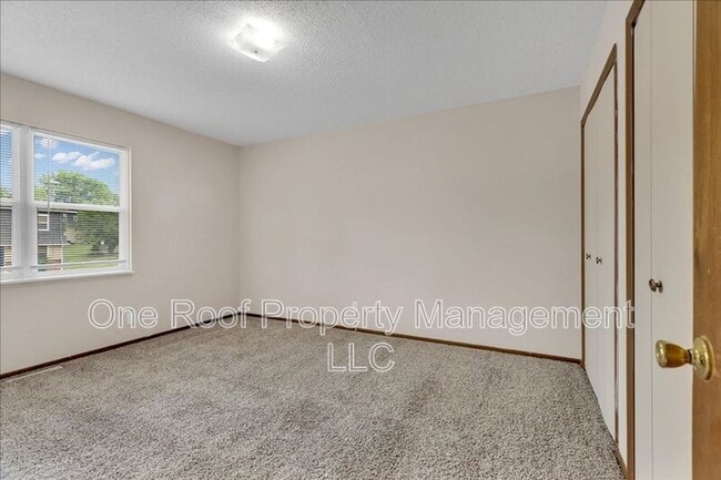 Building Photo - 701 Linwood Dr