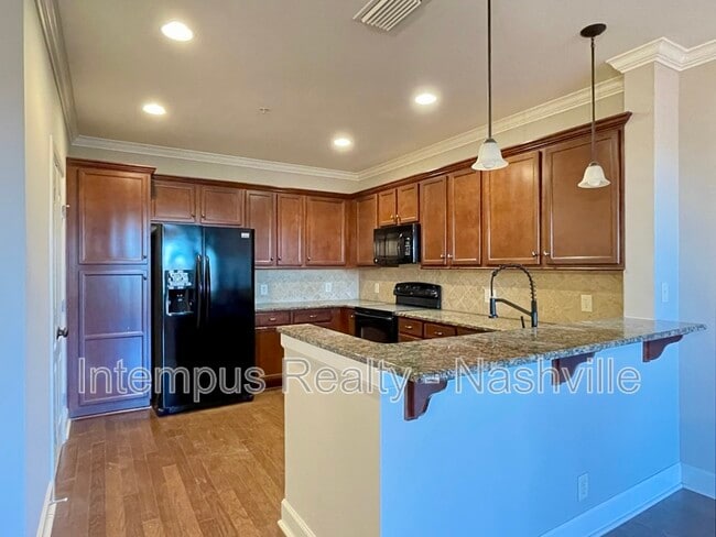 Building Photo - 307 Seven Springs Way