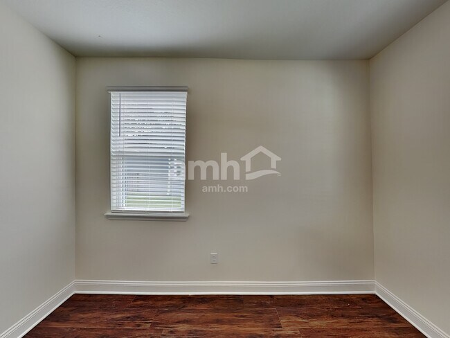 Building Photo - 347 Banyan Frst Dr