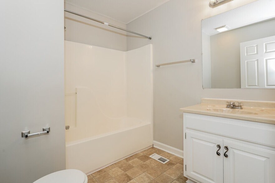 Building Photo - 4003 Pewter Trail