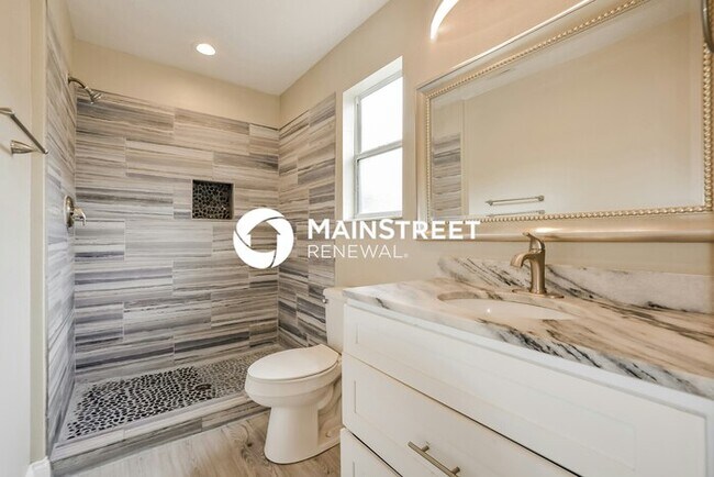 Building Photo - 4 Bedroom Pet-Friendly Home in Mount Dora, FL with Main Street Renewal