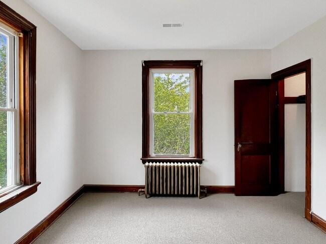 Building Photo - 2806 Hawthorne Ave