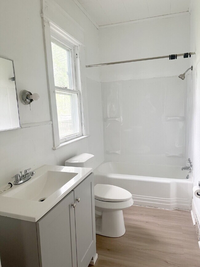 Building Photo - Spacious 1-Bedroom Apartment – $1,050/Month