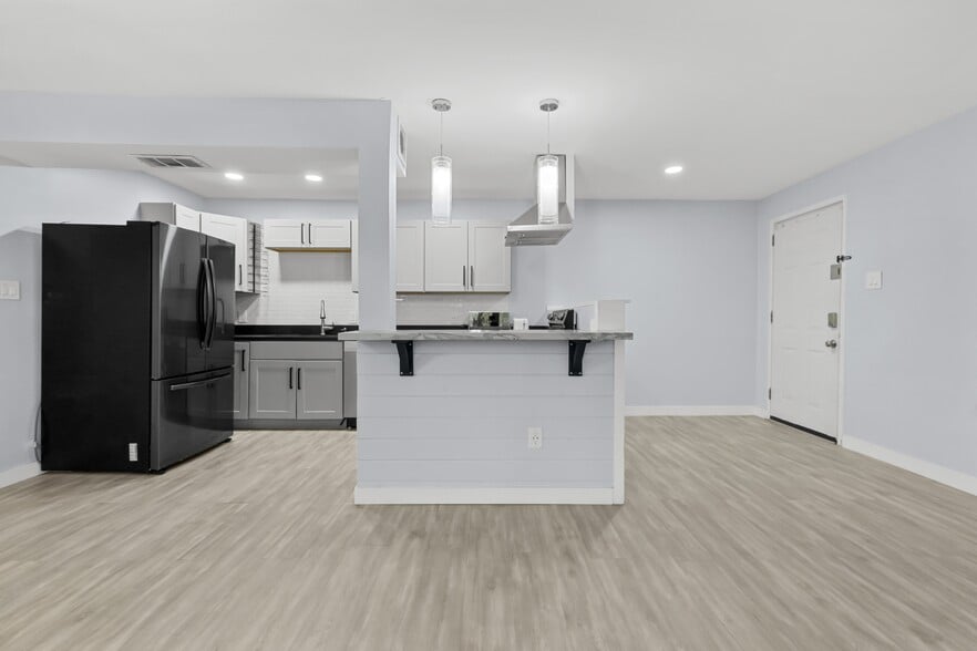 Building Photo - 500 Umstead Dr