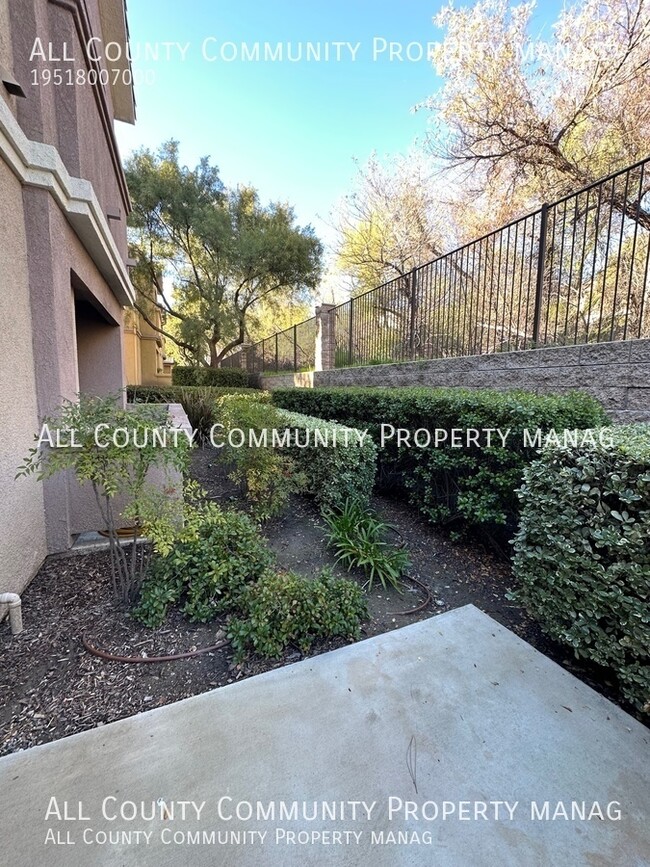 Building Photo - Remodeled 2 Bed, 2 Bath Condo in Murrieta!