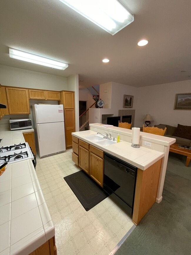 Building Photo - 6080 Ingleston Dr #1014