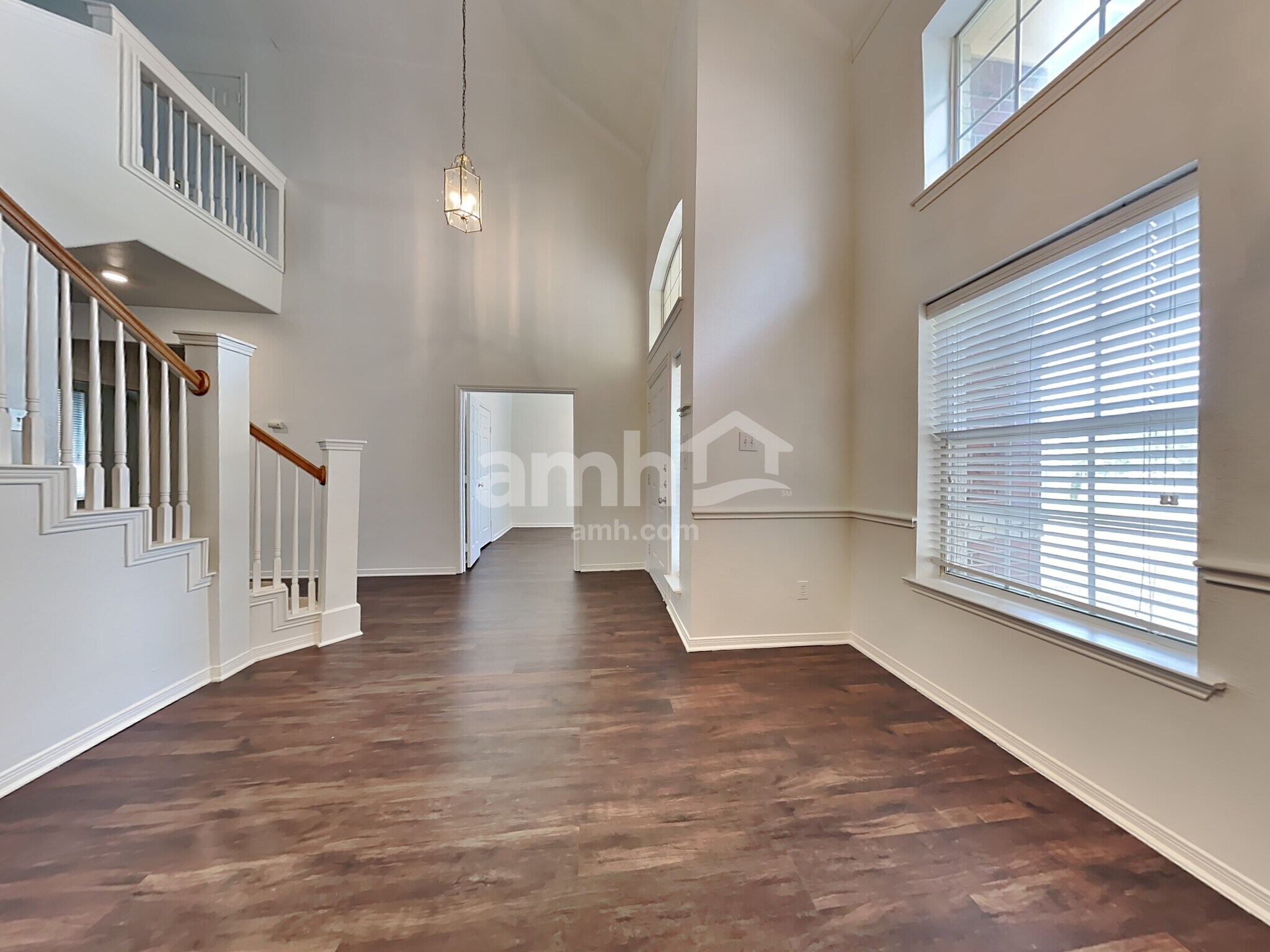 Building Photo - 1304 Carriage Ln