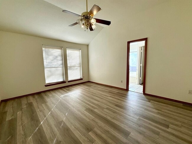 Building Photo - 405 Edwards Dr