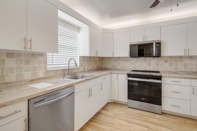 Building Photo - 459 Franconia Cir