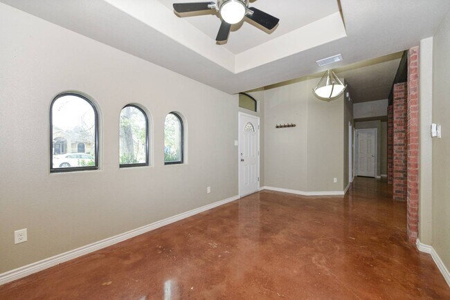 Building Photo - 7100 Almond Dr