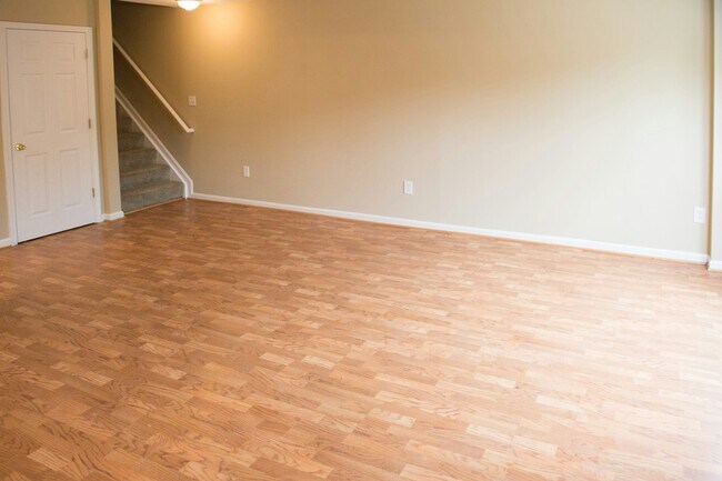 Building Photo - 173 Royalty Cir