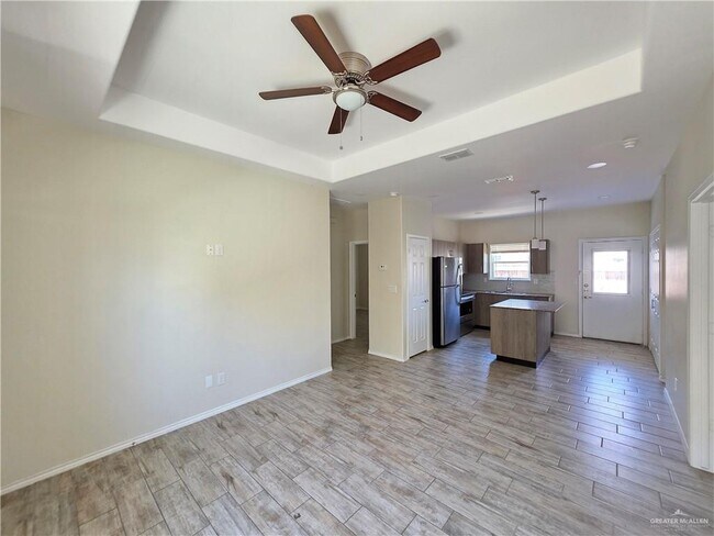 Building Photo - 5005 N Hiawatha Dr